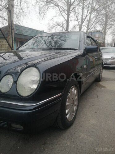 Mercedes E 240-3