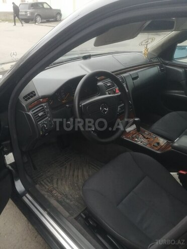 Mercedes E 240-6