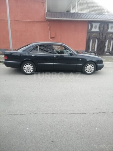 Mercedes E 240-5