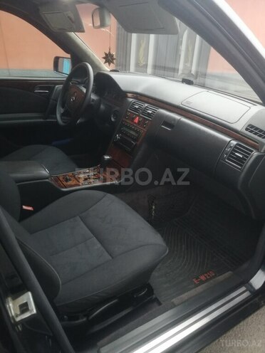Mercedes E 240-7