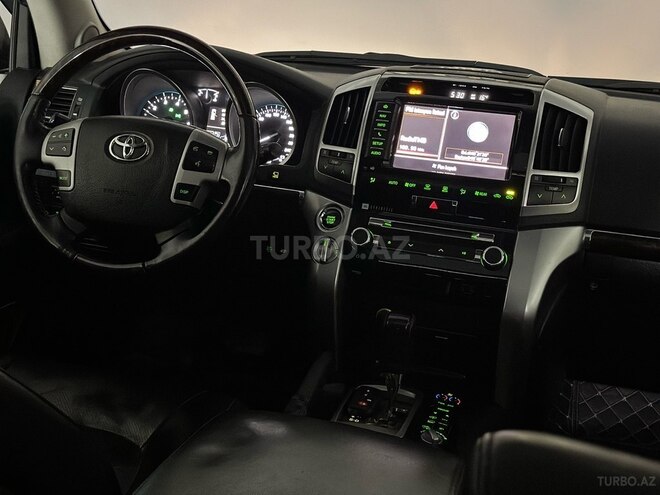 Toyota Land Cruiser-11