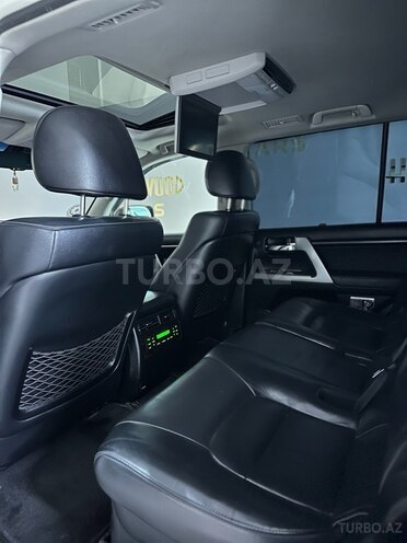 Toyota Land Cruiser-16