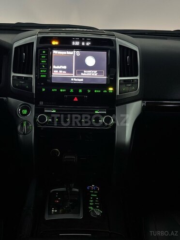 Toyota Land Cruiser-34