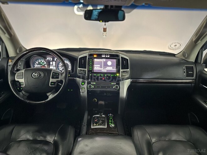 Toyota Land Cruiser-35