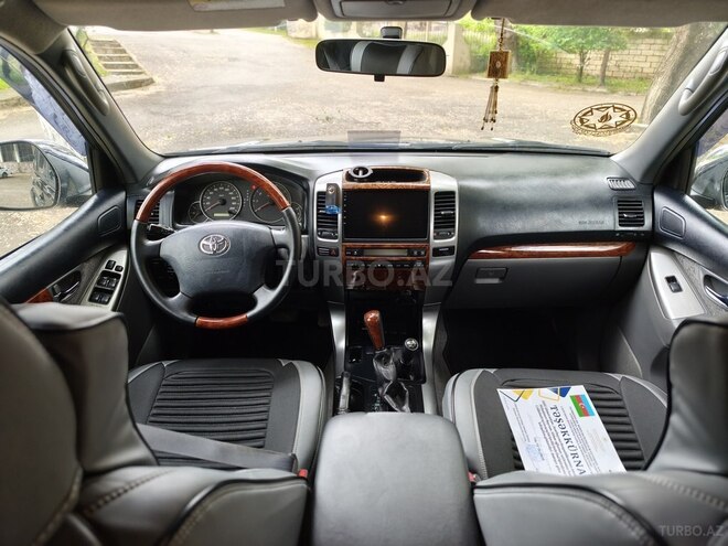 Toyota Land Cruiser Prado-5