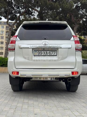 Toyota Land Cruiser Prado-4