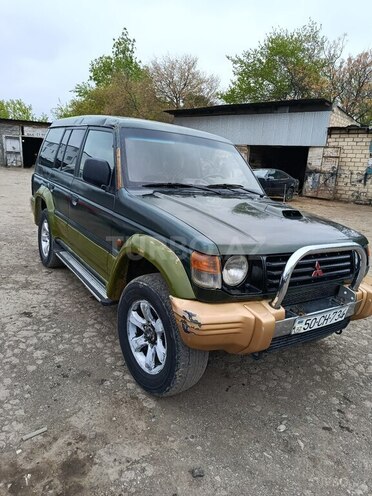 Mitsubishi Pajero-4
