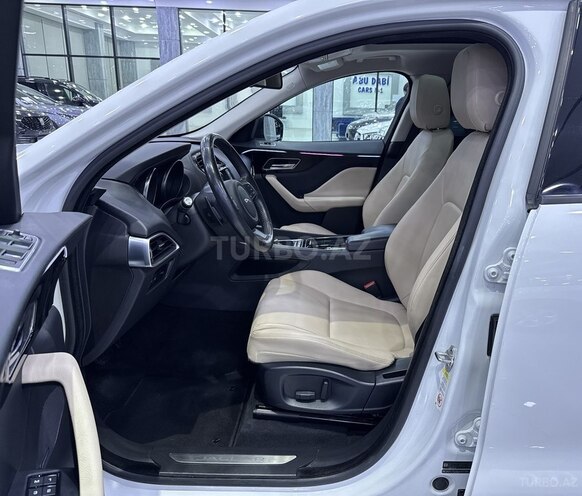 Jaguar F-Pace-11