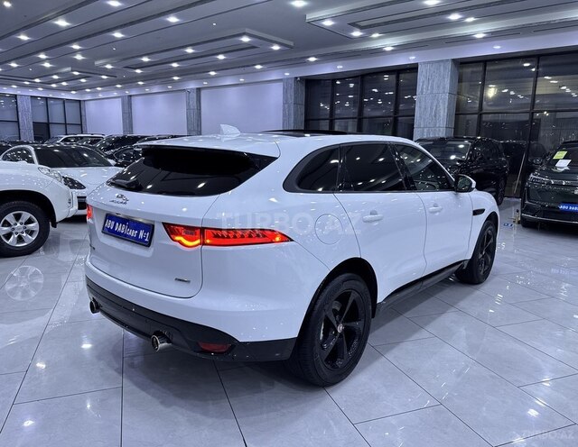 Jaguar F-Pace-5