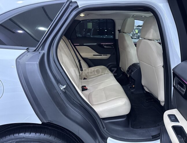Jaguar F-Pace-13