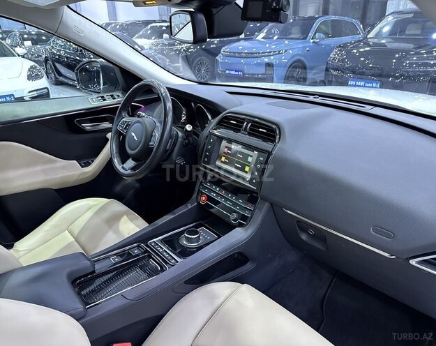 Jaguar F-Pace-10