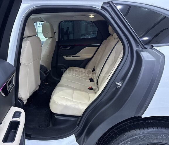 Jaguar F-Pace-14