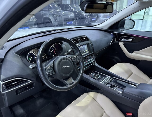 Jaguar F-Pace-9
