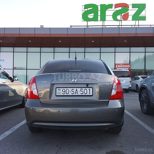 Hyundai Accent-2