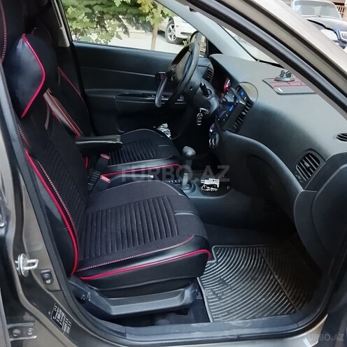 Hyundai Accent-4
