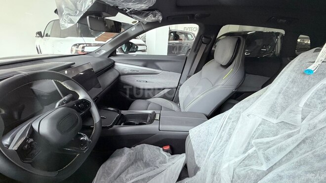 Lynk & Co 08-6