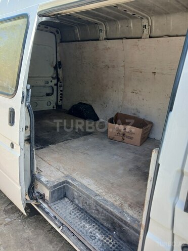 Ford Transit-5