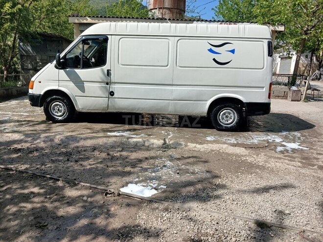 Ford Transit-10