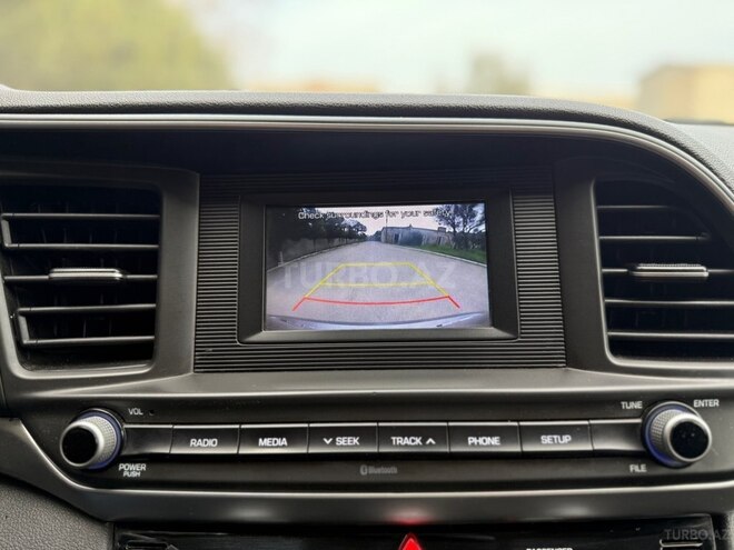 Hyundai Elantra-11