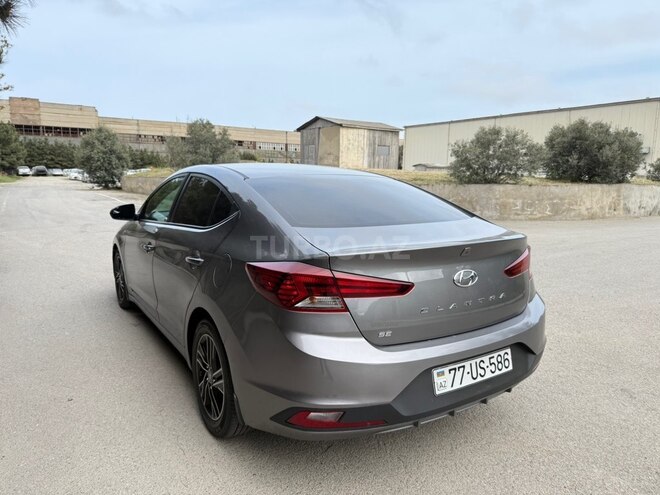 Hyundai Elantra-4