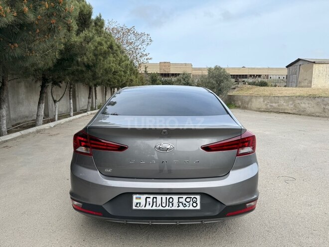 Hyundai Elantra-6