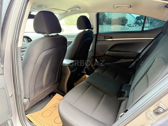 Hyundai Elantra-9