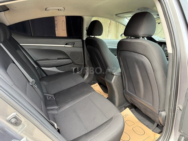 Hyundai Elantra-10