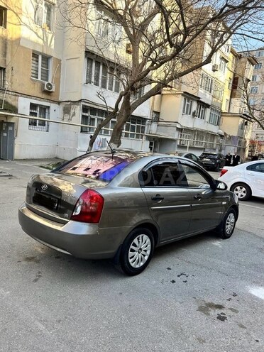 Hyundai Accent-4