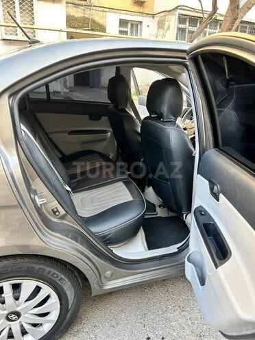 Hyundai Accent-5