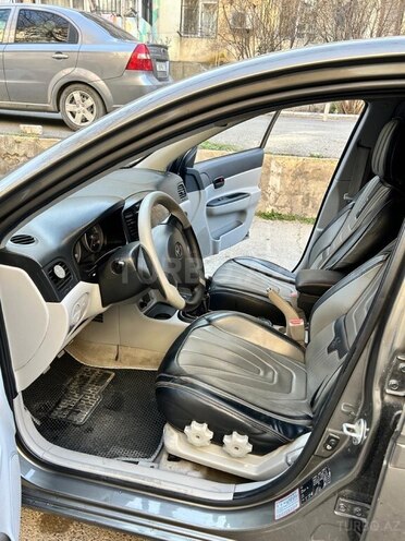 Hyundai Accent-8