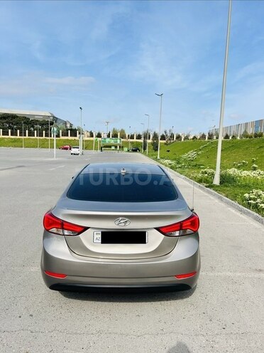 Hyundai Elantra-5