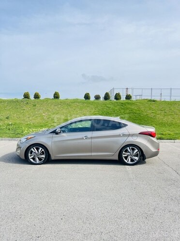 Hyundai Elantra-8