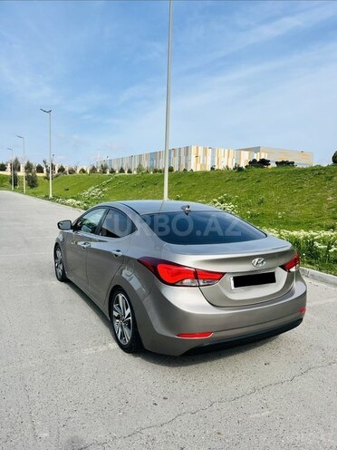 Hyundai Elantra-7