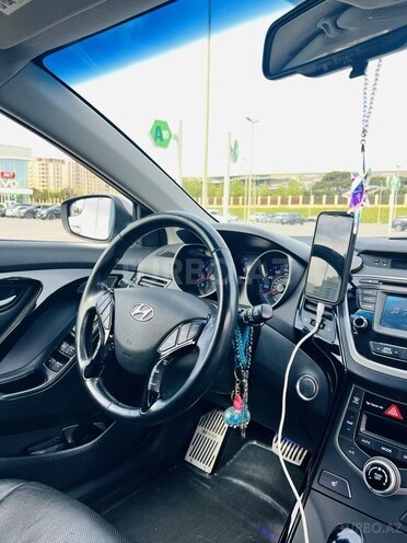 Hyundai Elantra-14