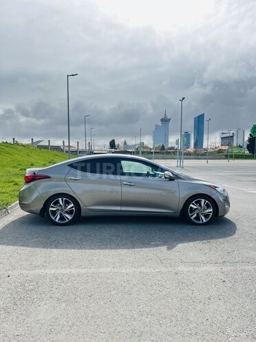 Hyundai Elantra-4