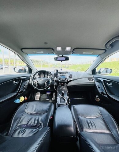 Hyundai Elantra-9