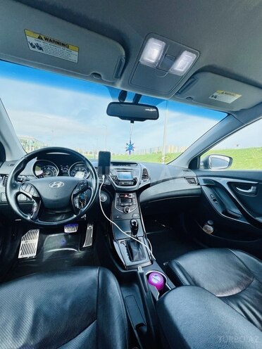 Hyundai Elantra-10