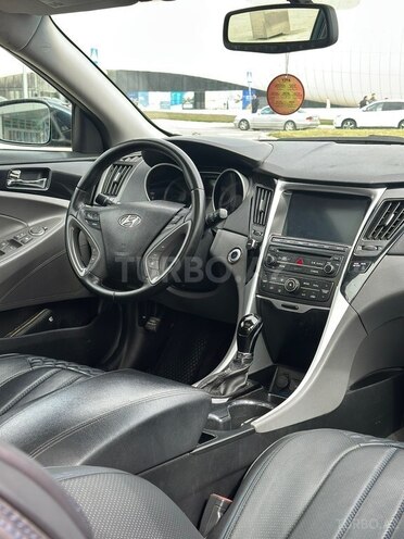 Hyundai Sonata-11