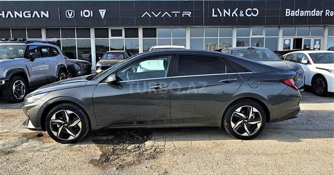 Hyundai Elantra-3
