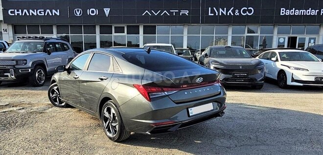 Hyundai Elantra-2