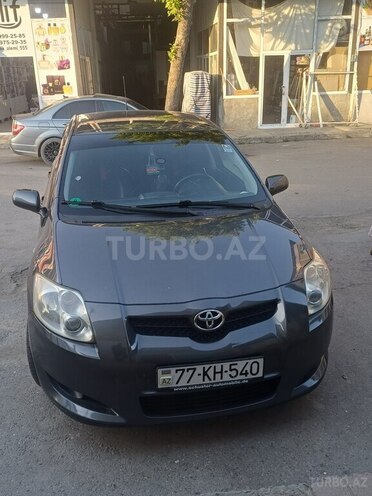 Toyota Auris-1