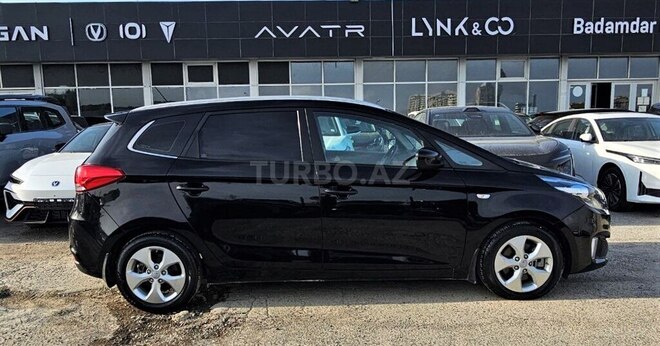 Kia Carens-5