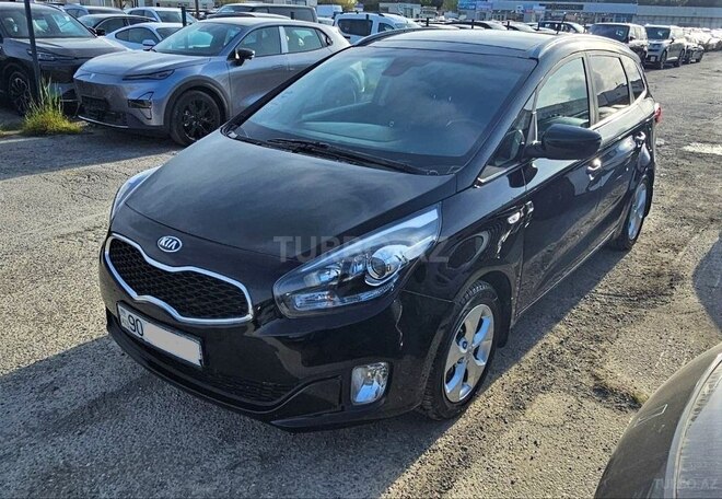 Kia Carens-1