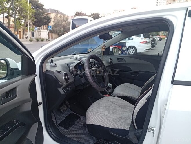 Chevrolet Aveo-11