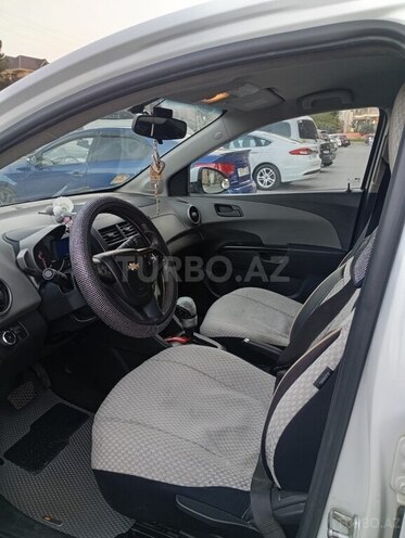 Chevrolet Aveo-10