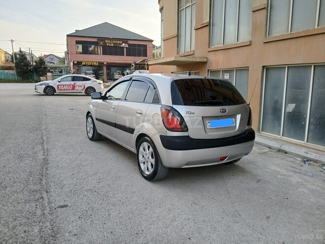 Kia Rio-5