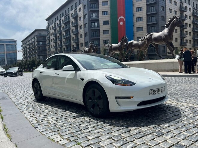 Tesla Model 3-3