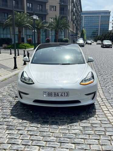 Tesla Model 3-1