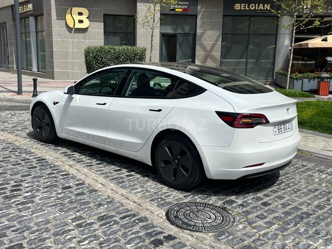 Tesla Model 3-6