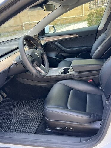 Tesla Model 3-12
